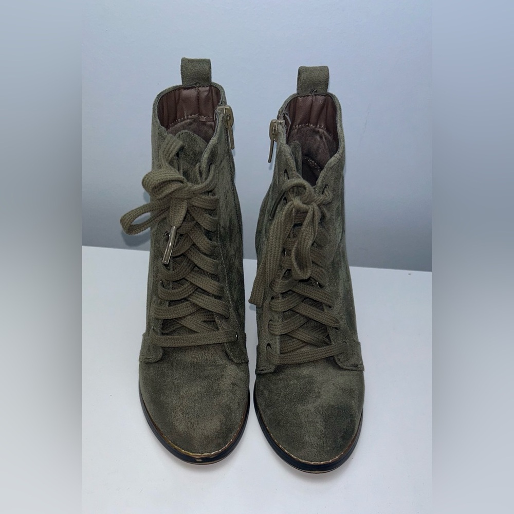 Candies Couture Ankle Boots Faux suede lace up block heel Olive Green Size 6